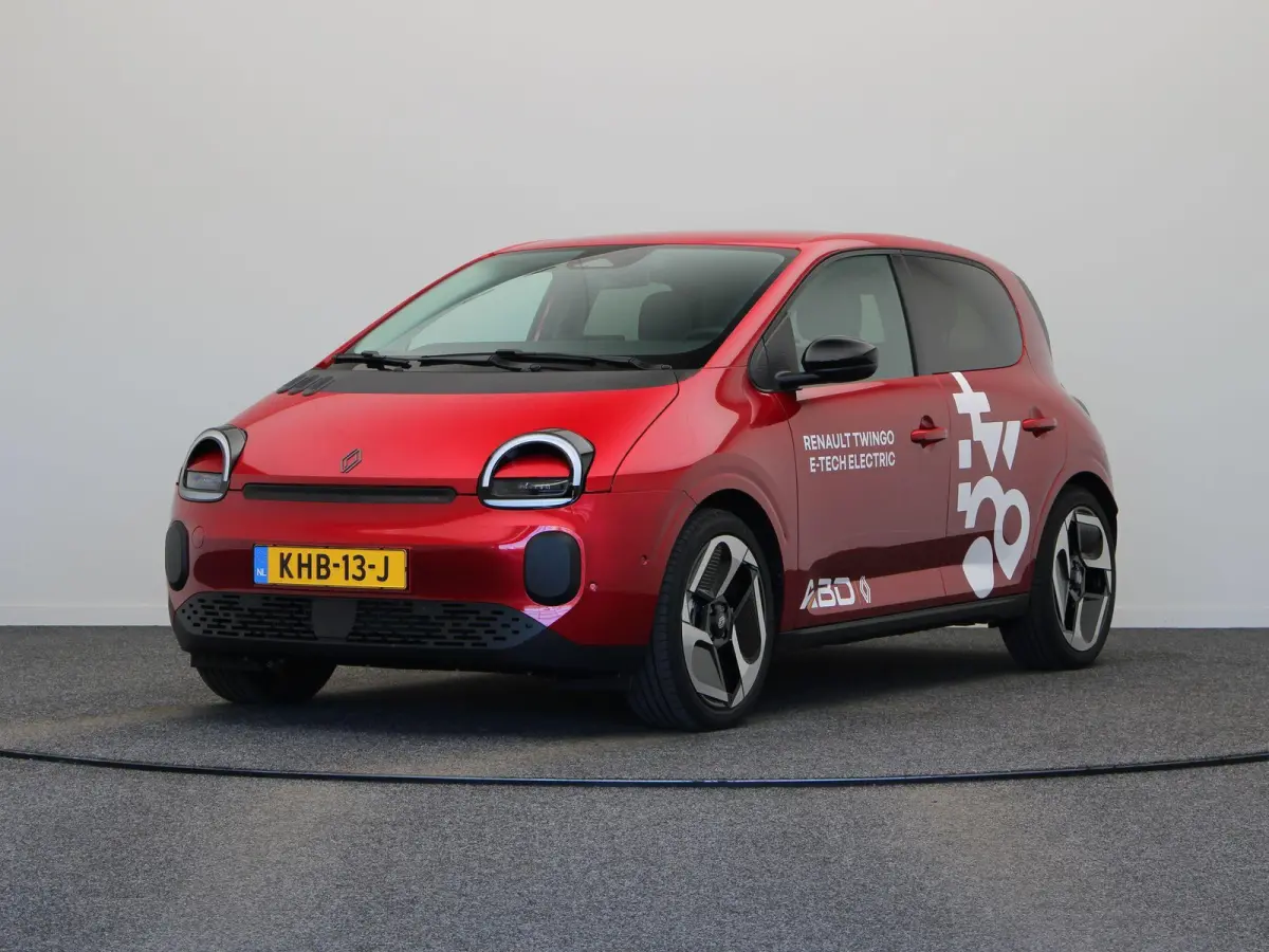urban range techno 27.5 kWh | 18" lichtmetalen velgen | Stoelverwarming | Parkeersensoren voor/achter | Blind spot warning |