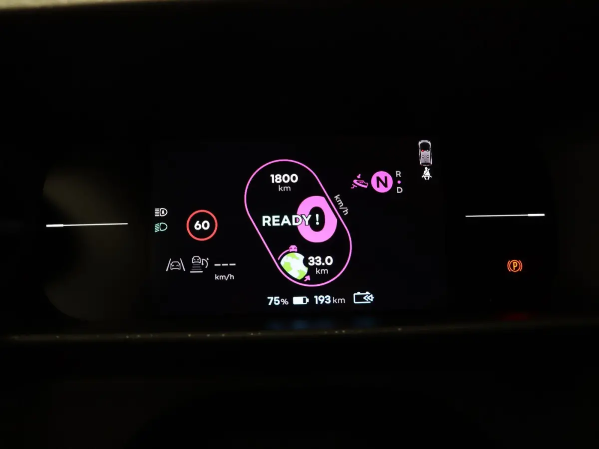 urban range techno 27.5 kWh | 18" lichtmetalen velgen | Stoelverwarming | Parkeersensoren voor/achter | Blind spot warning |