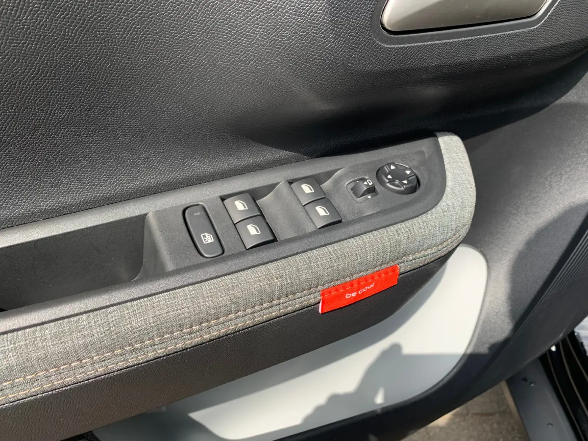 1.2 Turbo 100pk Plus Airco | AppleCarPlay/ Android Auto | Camera | DAB | LED | PDC Achter |
