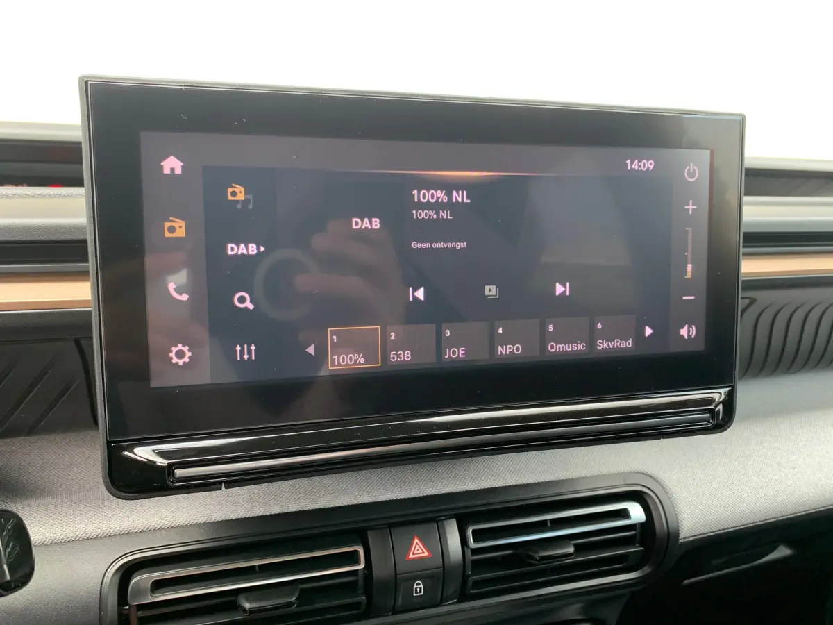 1.2 Turbo 100pk Plus Airco | AppleCarPlay/ Android Auto | Camera | DAB | LED | PDC Achter |
