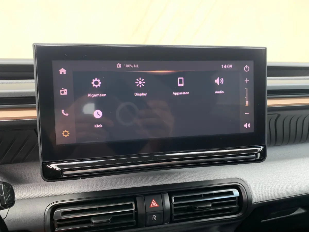 1.2 Turbo 100pk Plus Airco | AppleCarPlay/ Android Auto | Camera | DAB | LED | PDC Achter |