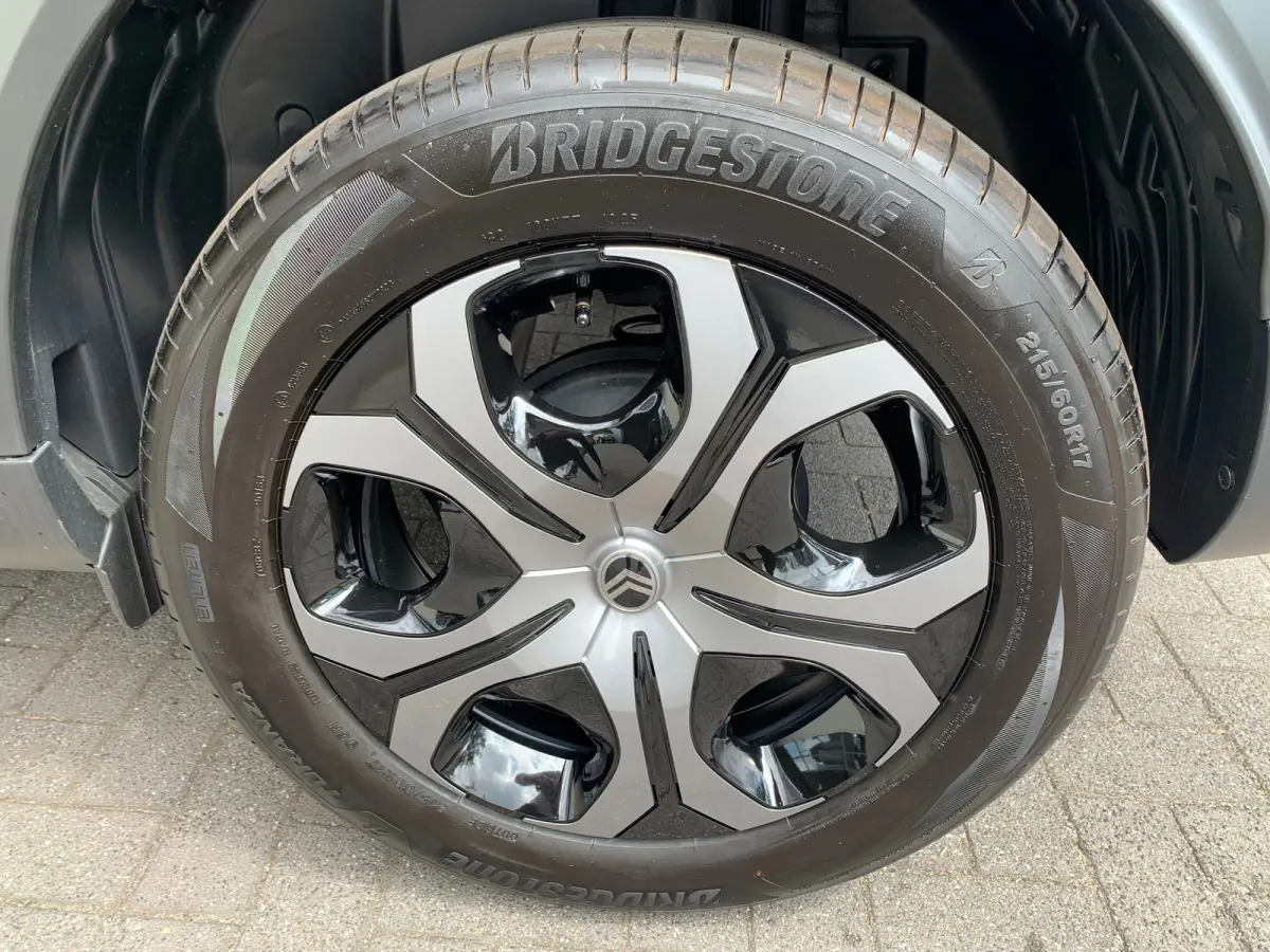 1.2 Turbo 100pk Plus Airco | AppleCarPlay/ Android Auto | Camera | DAB | LED | PDC Achter |