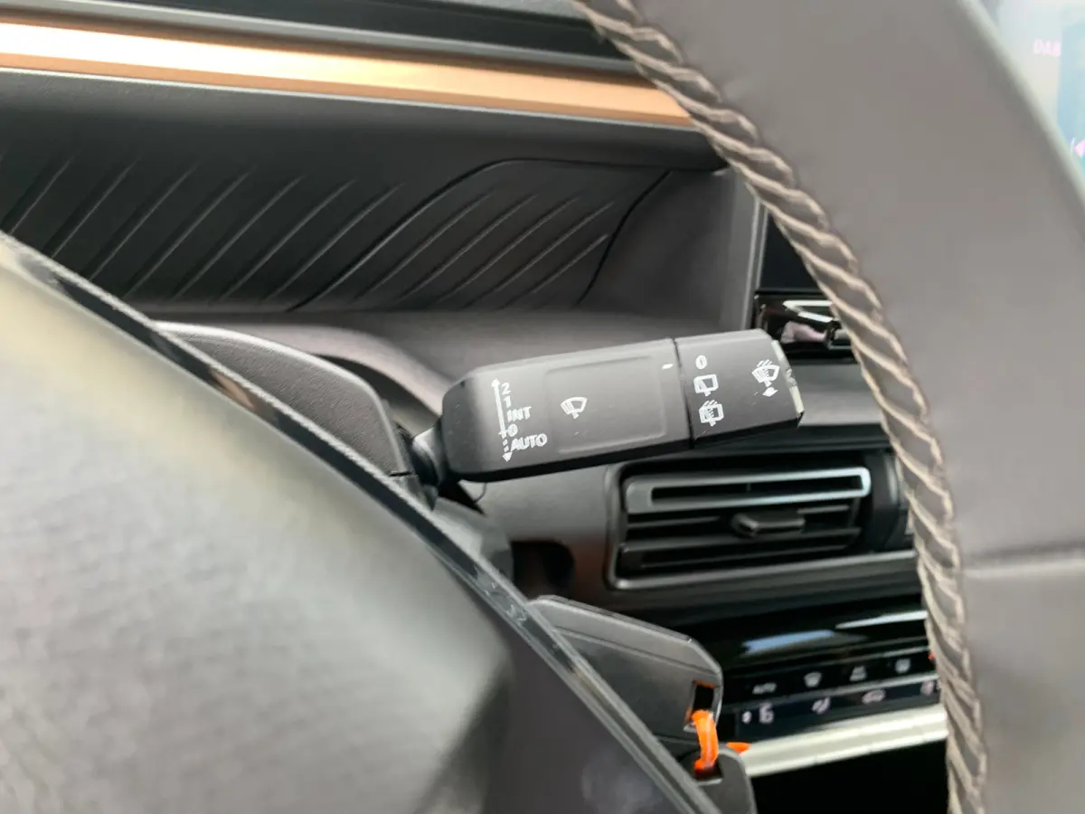 1.2 Turbo 100pk Plus Airco | AppleCarPlay/ Android Auto | Camera | DAB | LED | PDC Achter |