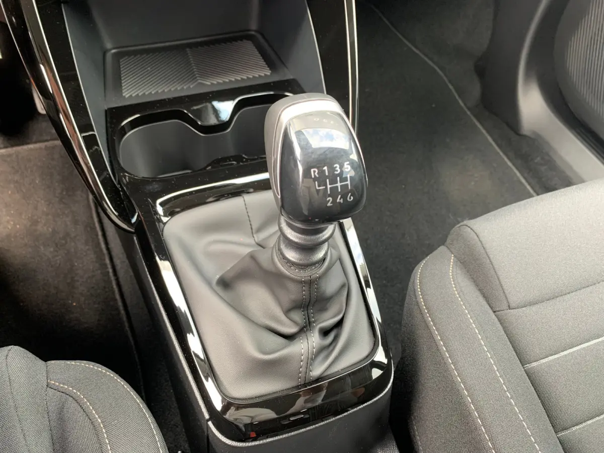 1.2 Turbo 100pk Plus Airco | AppleCarPlay/ Android Auto | Camera | DAB | LED | PDC Achter |