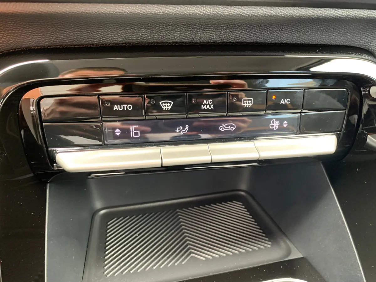 1.2 Turbo 100pk Plus Airco | AppleCarPlay/ Android Auto | Camera | DAB | LED | PDC Achter |