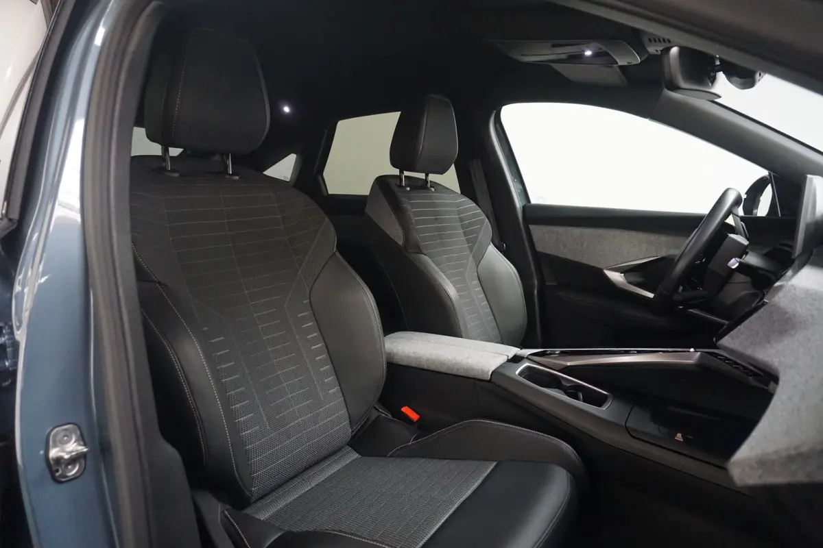 1.2 Hybrid 136 Allure 19" LMV | Afneembare trekhaak | half-leder | Adaptive Cruise | Driver assist pack |