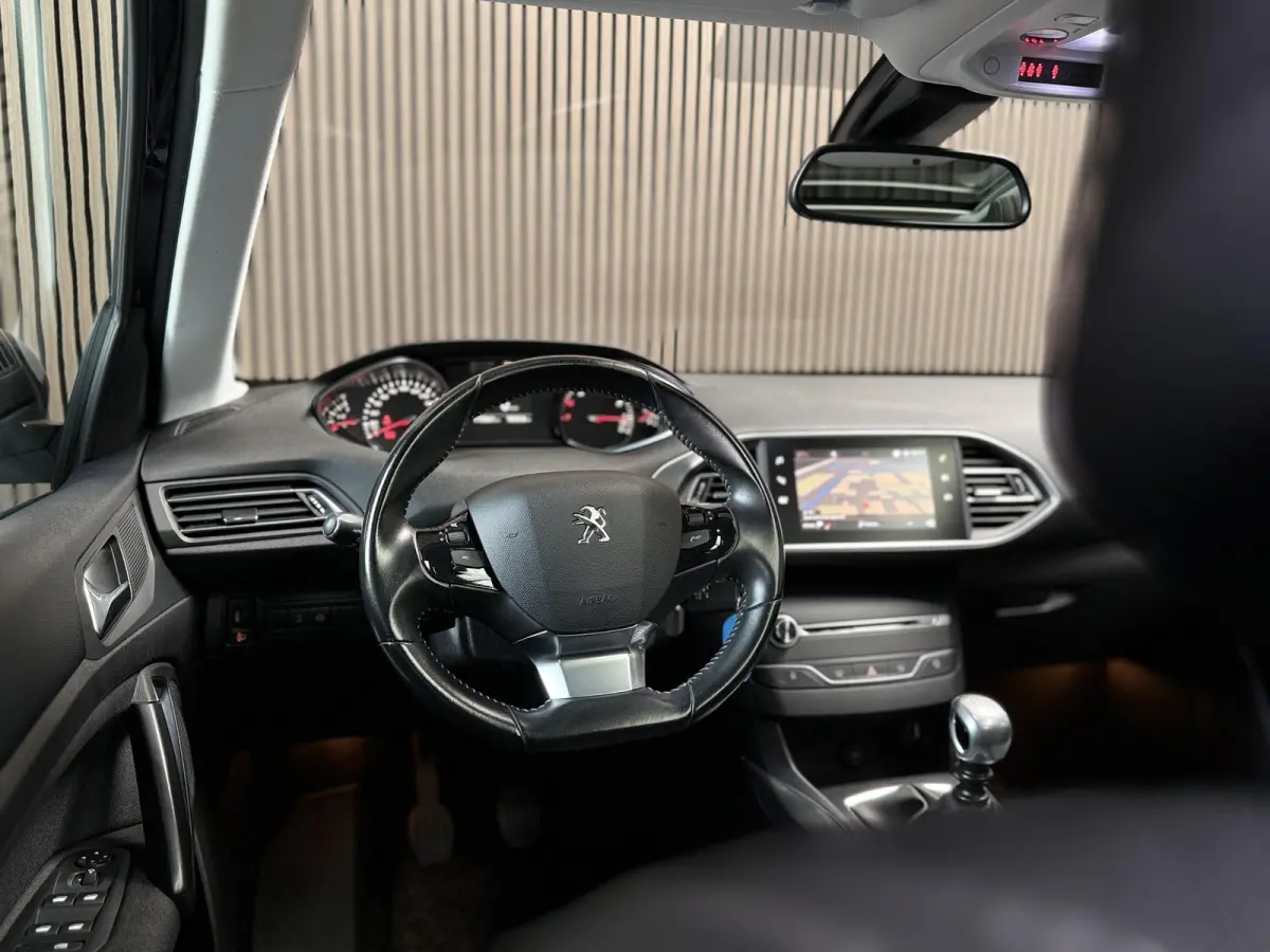1.2 PureTech Allure | Panorama | Carplay | Riem v.v. | NL Auto