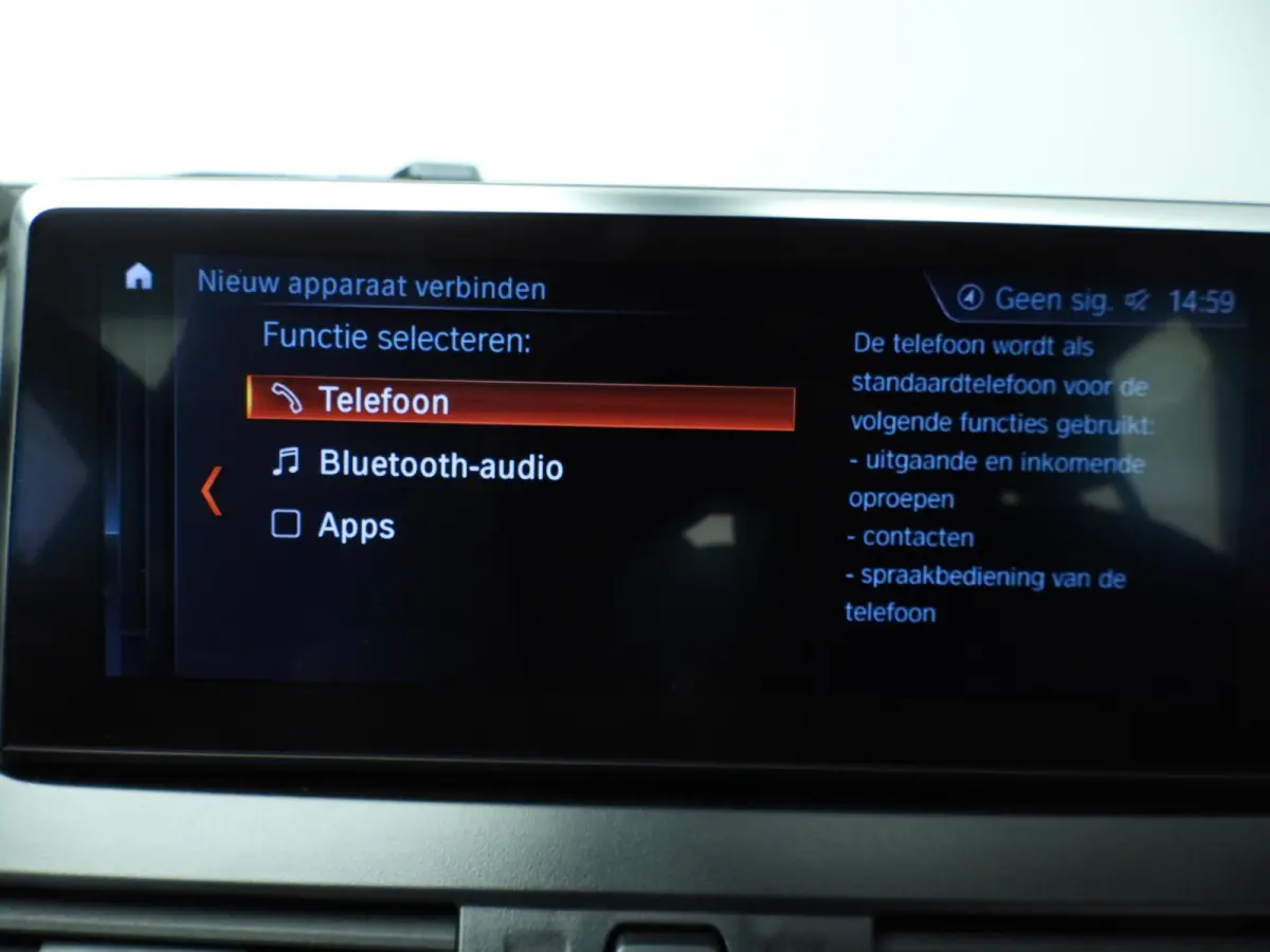 218i LED | HUD | Trekhaak | Panoramadak | Sportstoelen | DAB | Hifi speakers | Alu 17 inch