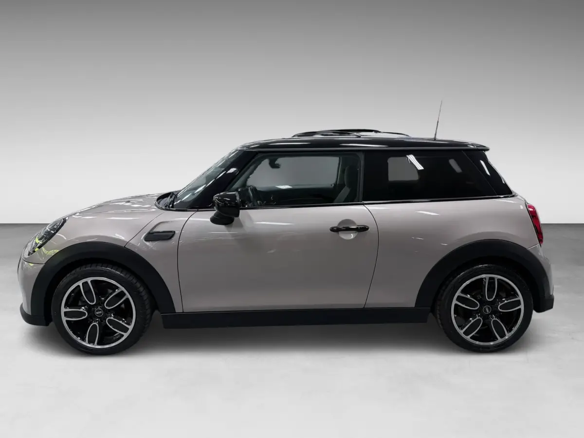 1.5 Cooper BLACK-EDITION 136PK 17''DAB/ NAVI/CRUISE/ECC/PDC/CARPLAY/SPORTSTOELEN///