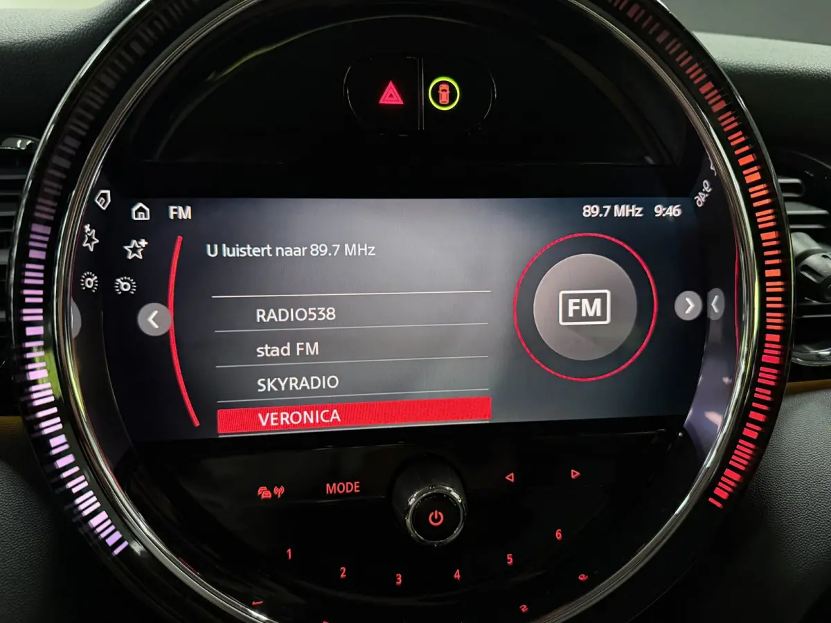1.5 Cooper BLACK-EDITION 136PK 17''DAB/ NAVI/CRUISE/ECC/PDC/CARPLAY/SPORTSTOELEN///