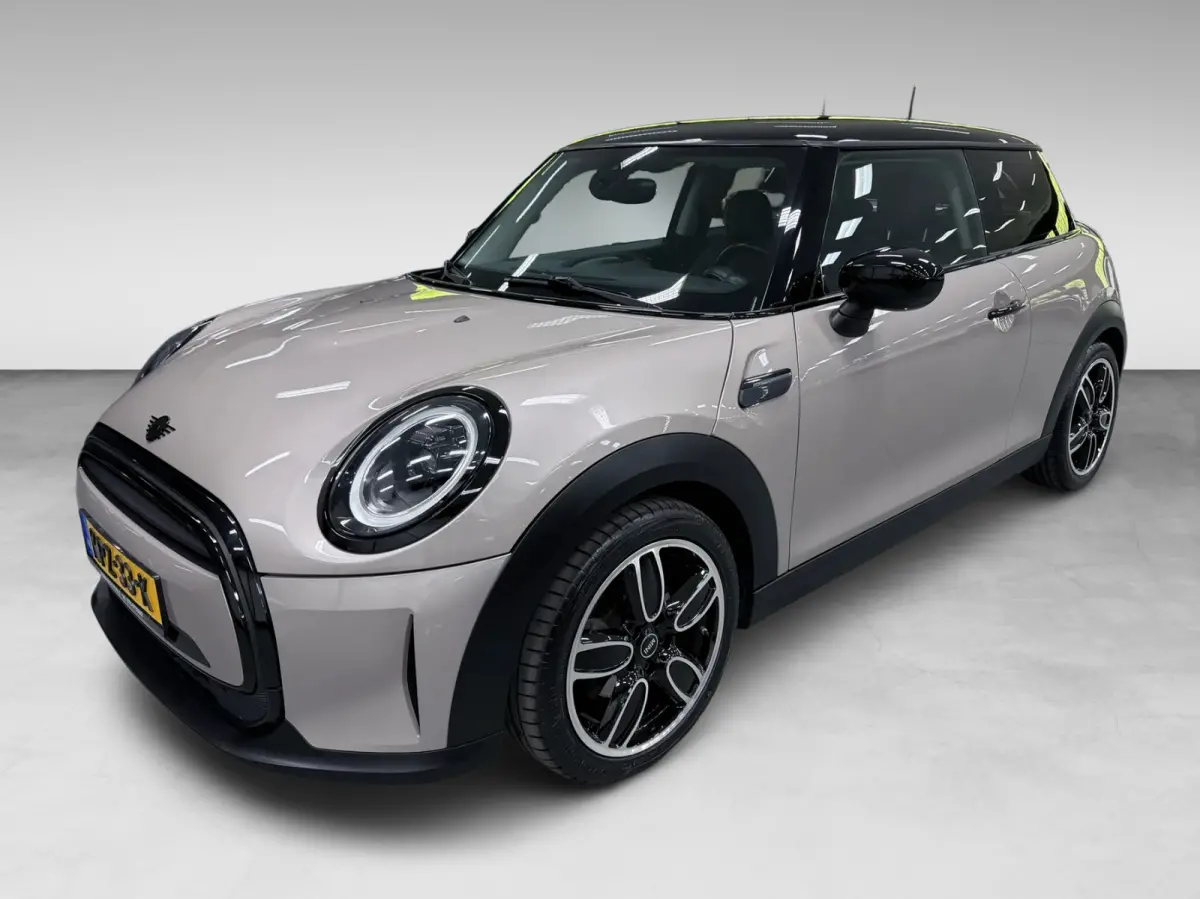 1.5 Cooper BLACK-EDITION 136PK 17''DAB/ NAVI/CRUISE/ECC/PDC/CARPLAY/SPORTSTOELEN///