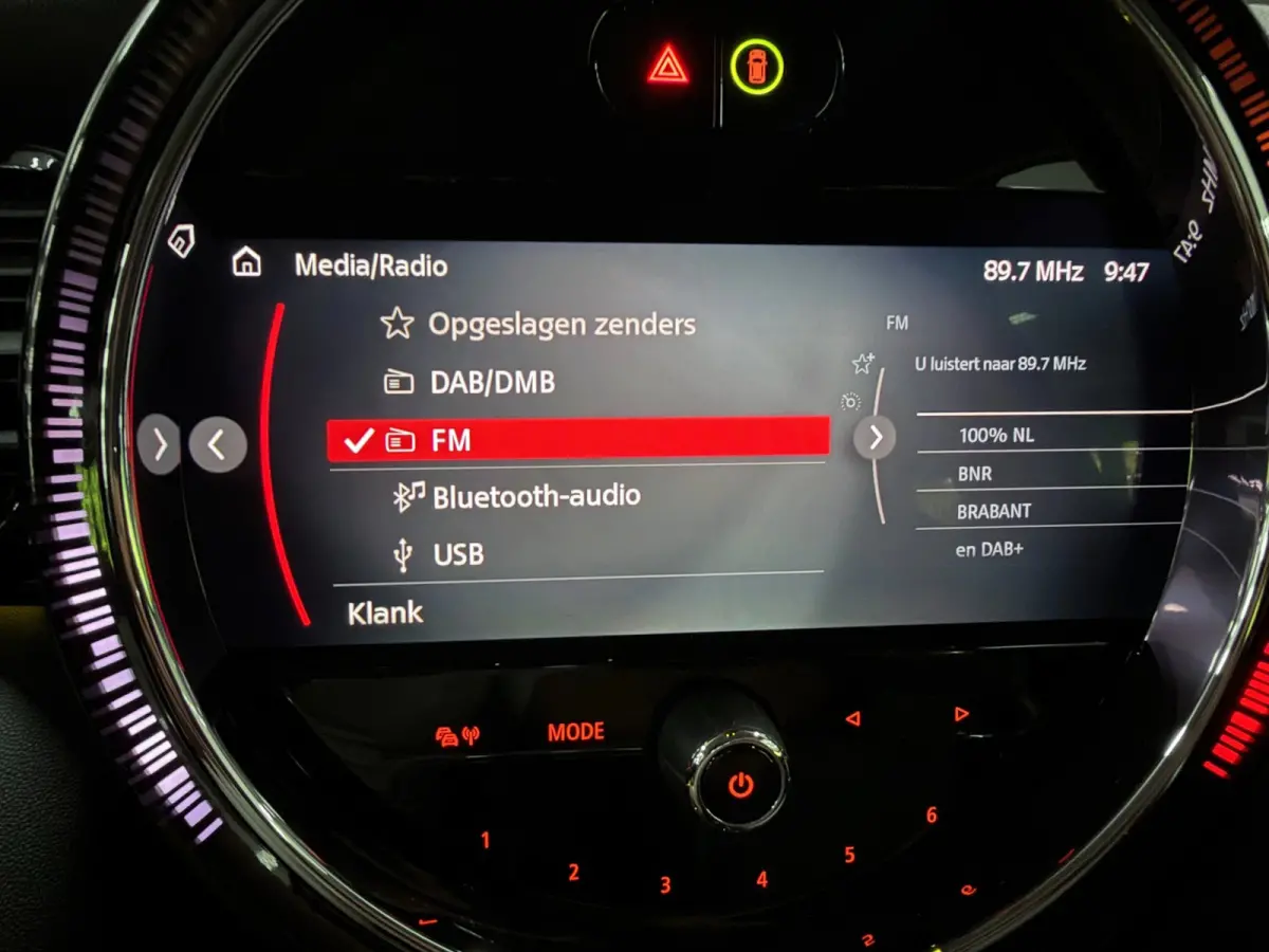 1.5 Cooper BLACK-EDITION 136PK 17''DAB/ NAVI/CRUISE/ECC/PDC/CARPLAY/SPORTSTOELEN///