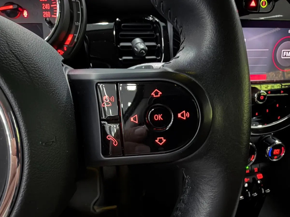 1.5 Cooper BLACK-EDITION 136PK 17''DAB/ NAVI/CRUISE/ECC/PDC/CARPLAY/SPORTSTOELEN///