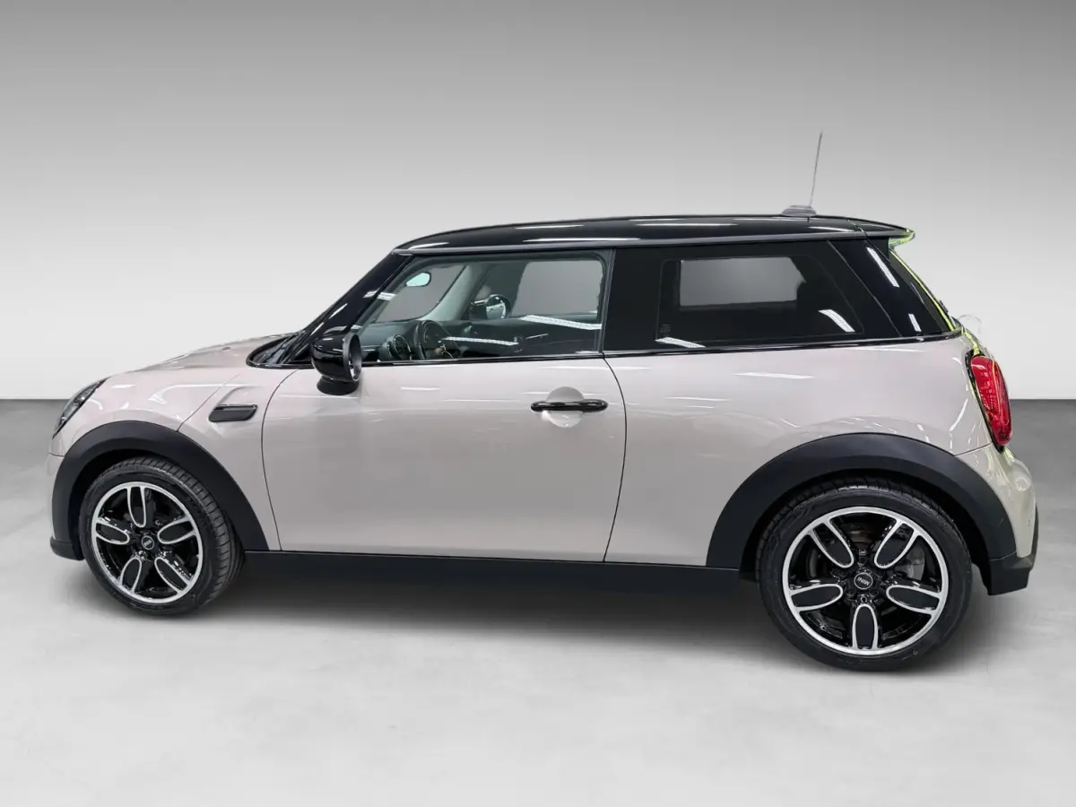 1.5 Cooper BLACK-EDITION 136PK 17''DAB/ NAVI/CRUISE/ECC/PDC/CARPLAY/SPORTSTOELEN///