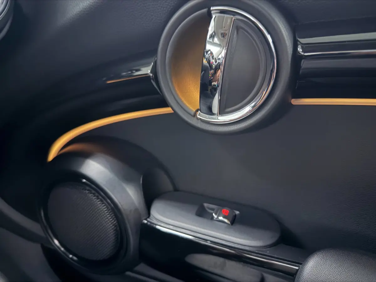 1.5 Cooper BLACK-EDITION 136PK 17''DAB/ NAVI/CRUISE/ECC/PDC/CARPLAY/SPORTSTOELEN///