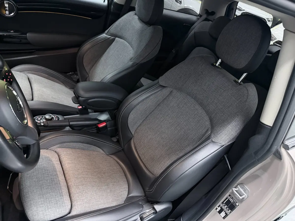 1.5 Cooper BLACK-EDITION 136PK 17''DAB/ NAVI/CRUISE/ECC/PDC/CARPLAY/SPORTSTOELEN///