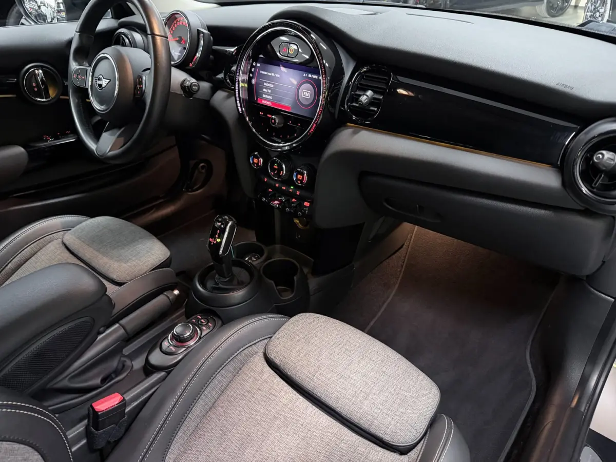 1.5 Cooper BLACK-EDITION 136PK 17''DAB/ NAVI/CRUISE/ECC/PDC/CARPLAY/SPORTSTOELEN///