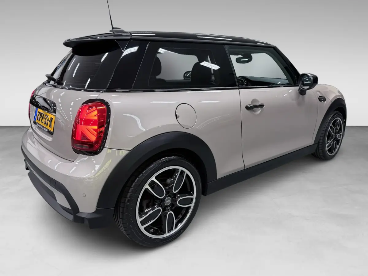 1.5 Cooper BLACK-EDITION 136PK 17''DAB/ NAVI/CRUISE/ECC/PDC/CARPLAY/SPORTSTOELEN///