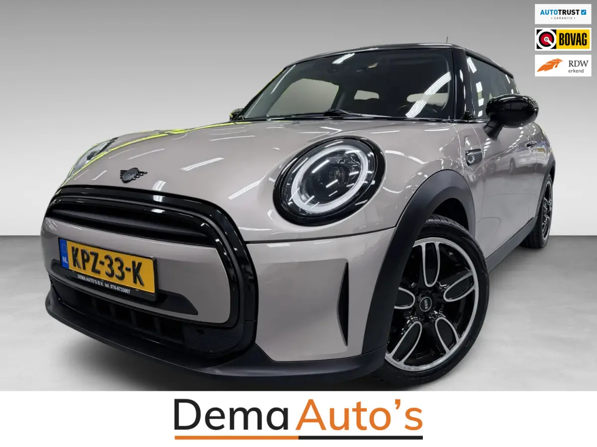 1.5 Cooper BLACK-EDITION 136PK 17''DAB/ NAVI/CRUISE/ECC/PDC/CARPLAY/SPORTSTOELEN///