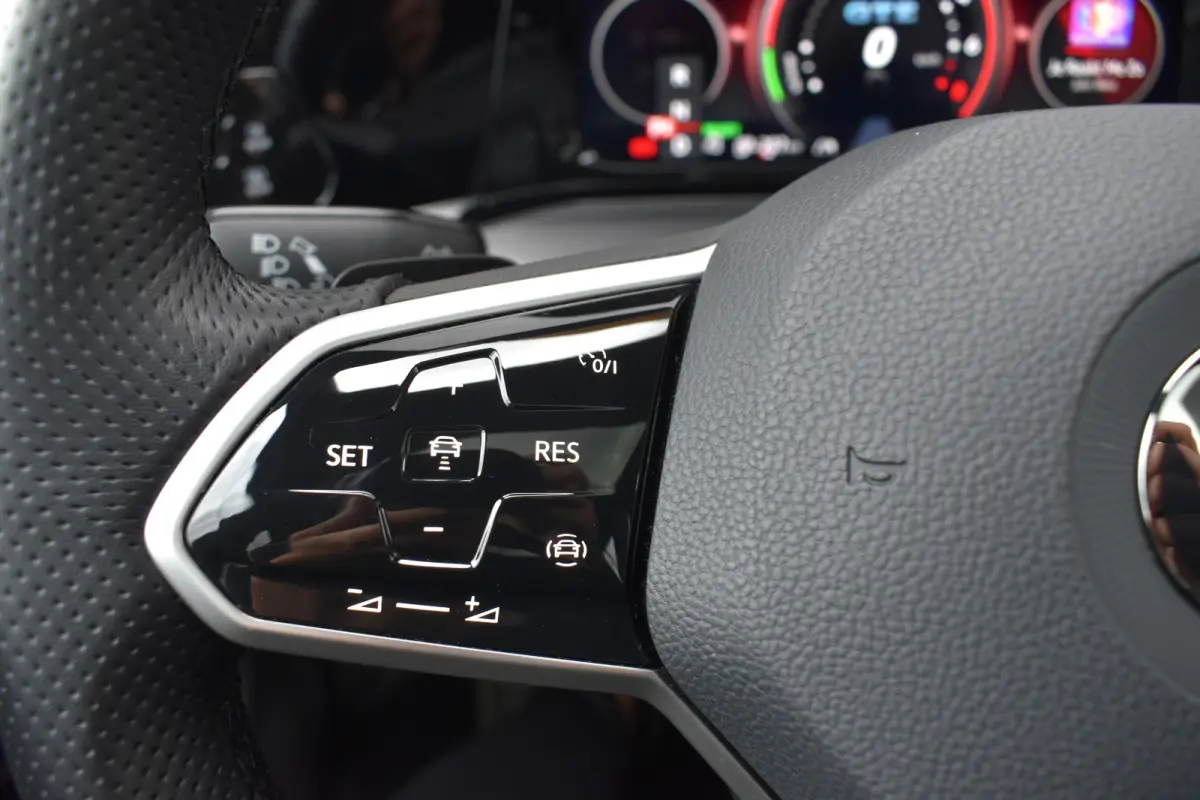 1.4 eHybrid GTE 245 pk | IQ-Light | Pano | Apple-Carplay |