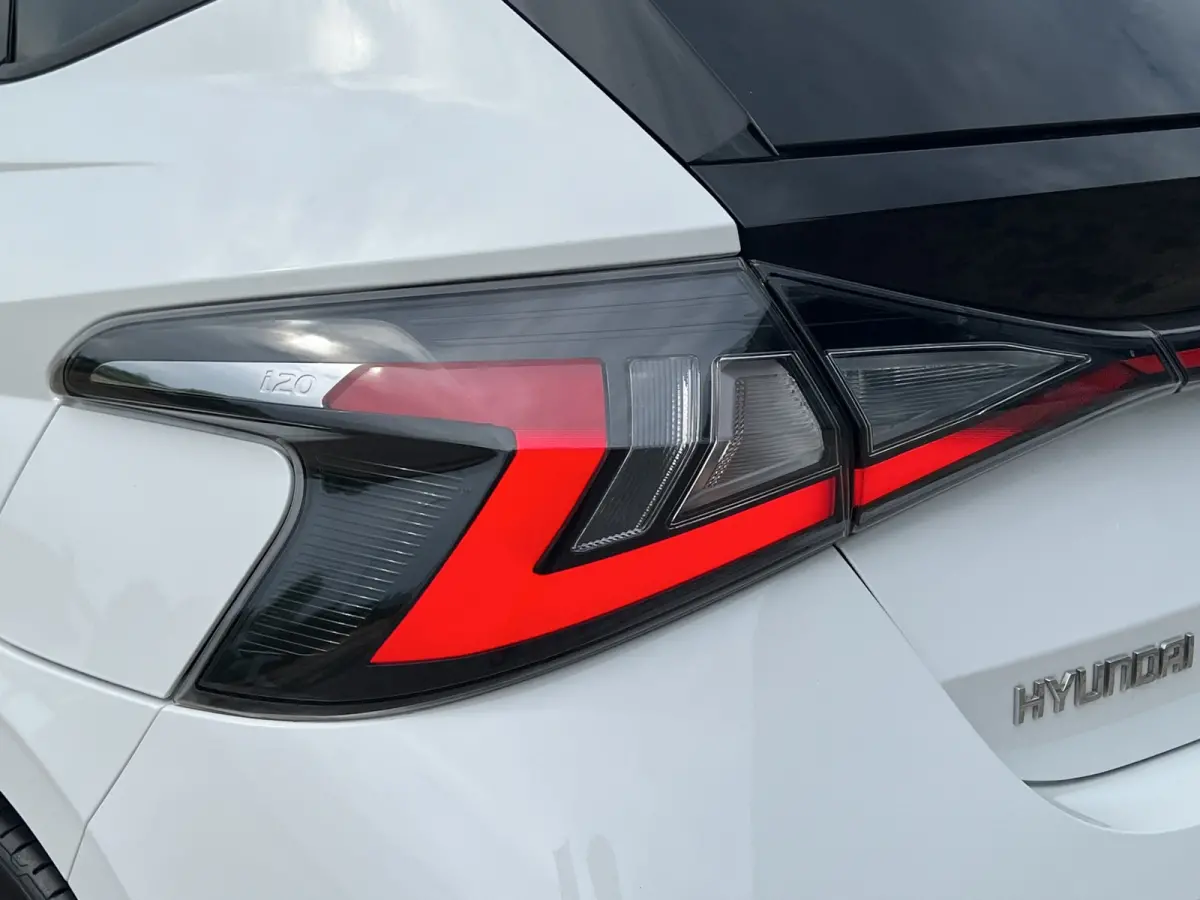 1.0 T-GDI 100pk N-Line | Camera | Climate controle | Carplay | Premium audio | Cruise controle | Navigatie | 17'' velgen | Dodehoek detectie | Parkeersensoren