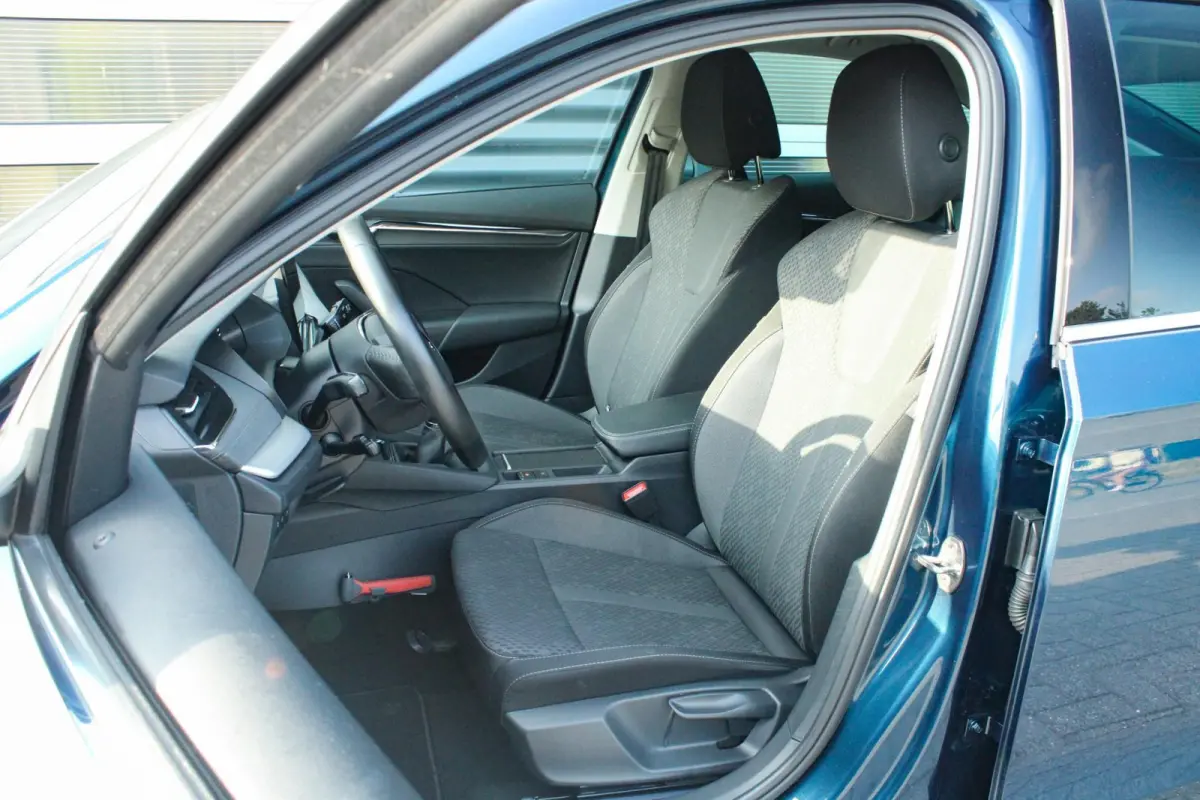 1.0 TSI 110pk Business Edition Plus | Keyless Entry | Navigatie | Apple CarPlay/ Android Auto | Parkeersensoren Voor/ Achter | Cruise Control Adaptieve