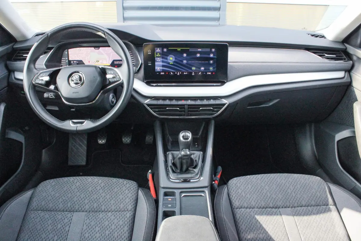 1.0 TSI 110pk Business Edition Plus | Keyless Entry | Navigatie | Apple CarPlay/ Android Auto | Parkeersensoren Voor/ Achter | Cruise Control Adaptieve