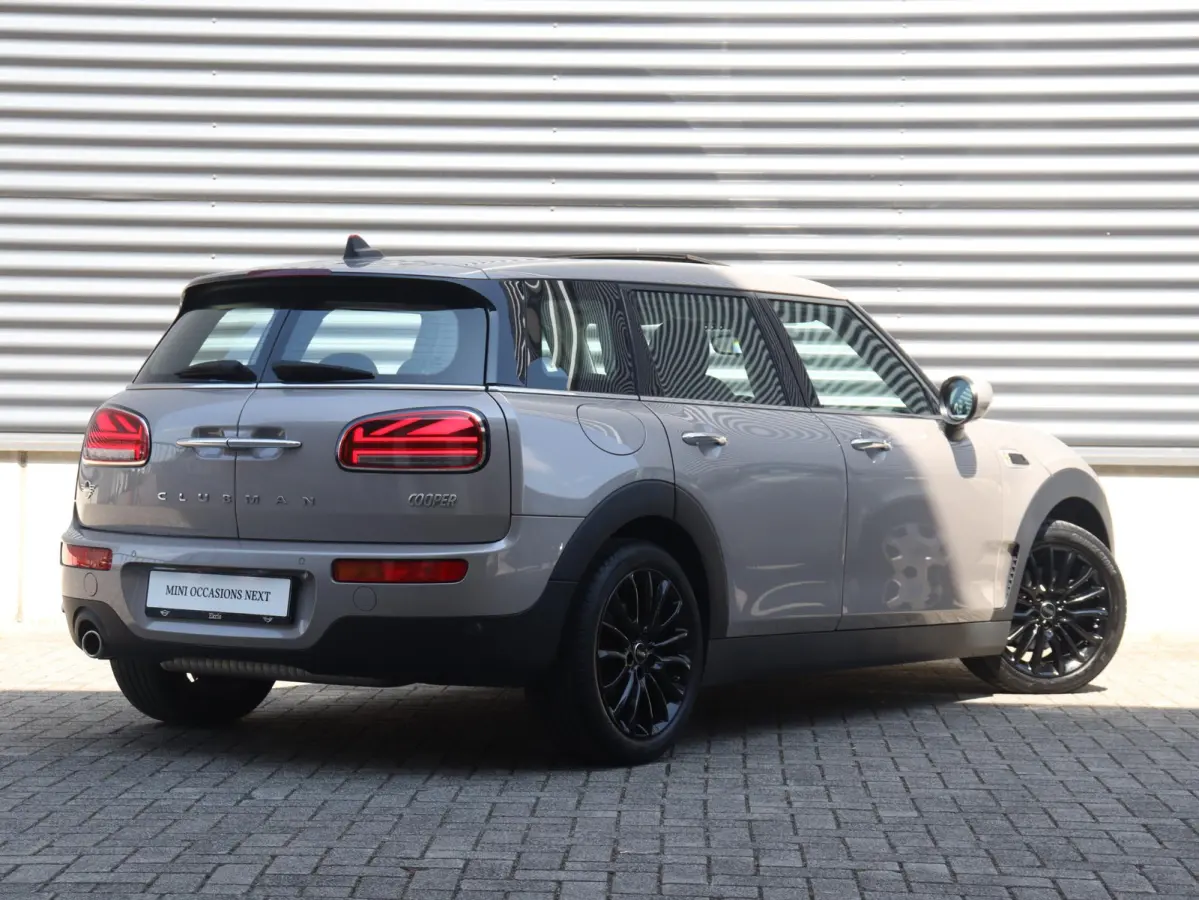 Cooper | Classic + Panodak + Apple Carplay + Verwarmbare Voorstoelen + Climate Control + LED Koplampen + 17" Net Spoke Zwart