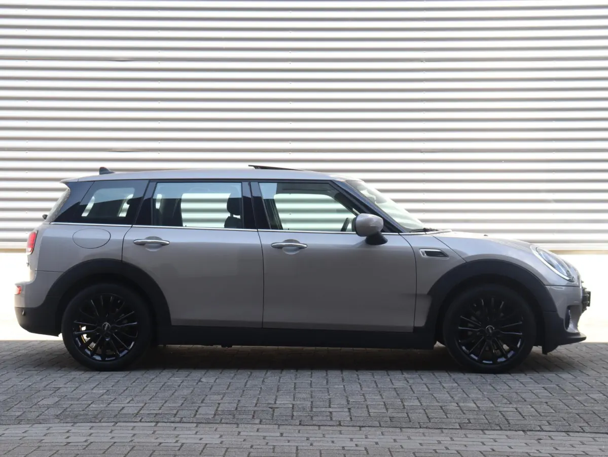 Cooper | Classic + Panodak + Apple Carplay + Verwarmbare Voorstoelen + Climate Control + LED Koplampen + 17" Net Spoke Zwart