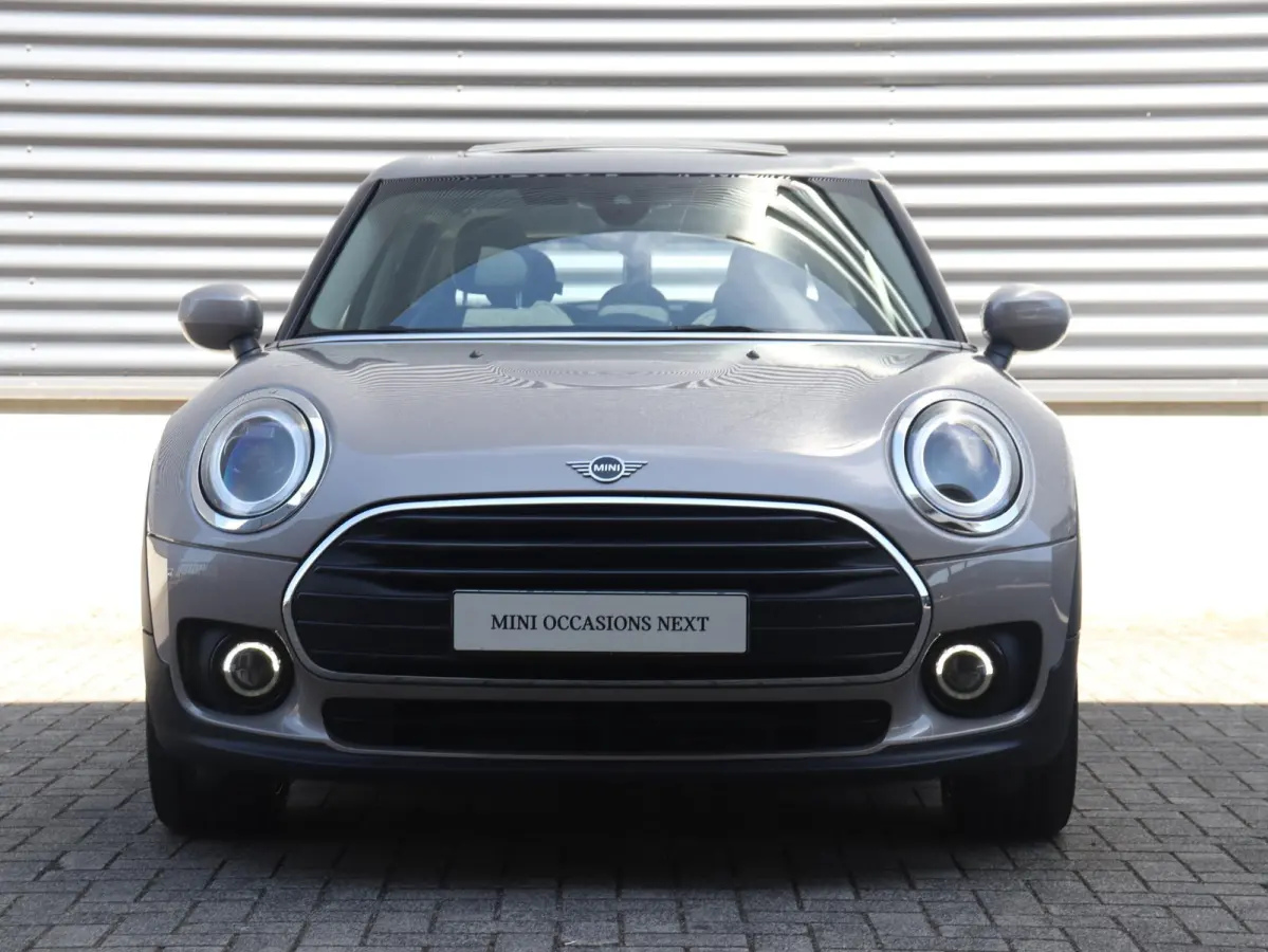 Cooper | Classic + Panodak + Apple Carplay + Verwarmbare Voorstoelen + Climate Control + LED Koplampen + 17" Net Spoke Zwart