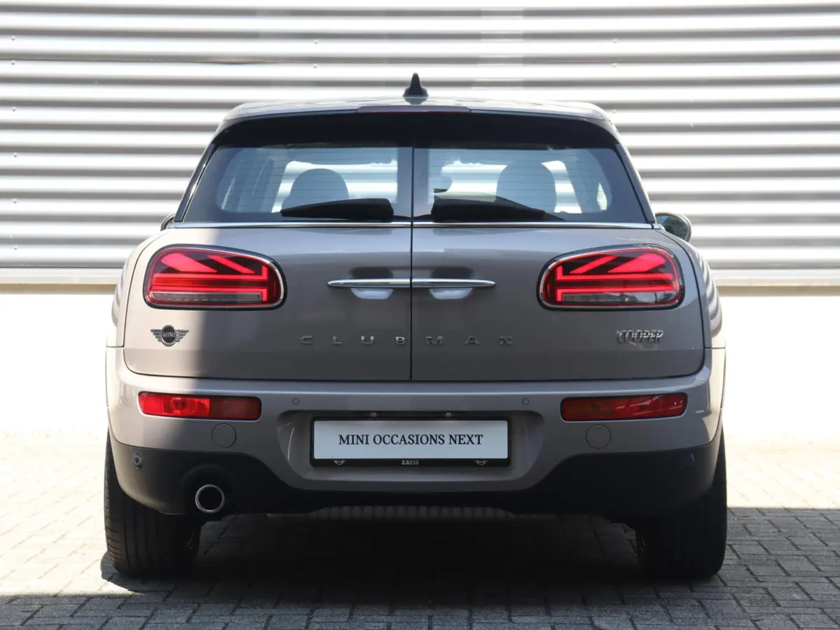 Cooper | Classic + Panodak + Apple Carplay + Verwarmbare Voorstoelen + Climate Control + LED Koplampen + 17" Net Spoke Zwart