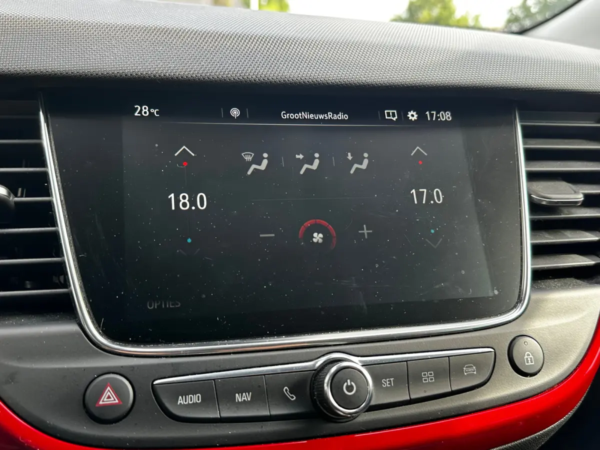 1.2 Turbo 130 PK GS Line AUTOMAAT | TREKHAAK| AGR-COMFORTSTOEL| NAVIGATIE + APPLE CARPLAY/ANDROID AUTO| DODEHOEK DETECTIE| CAMERA + PARKEERSENSOREN| KEYLESS ENTRY/START|