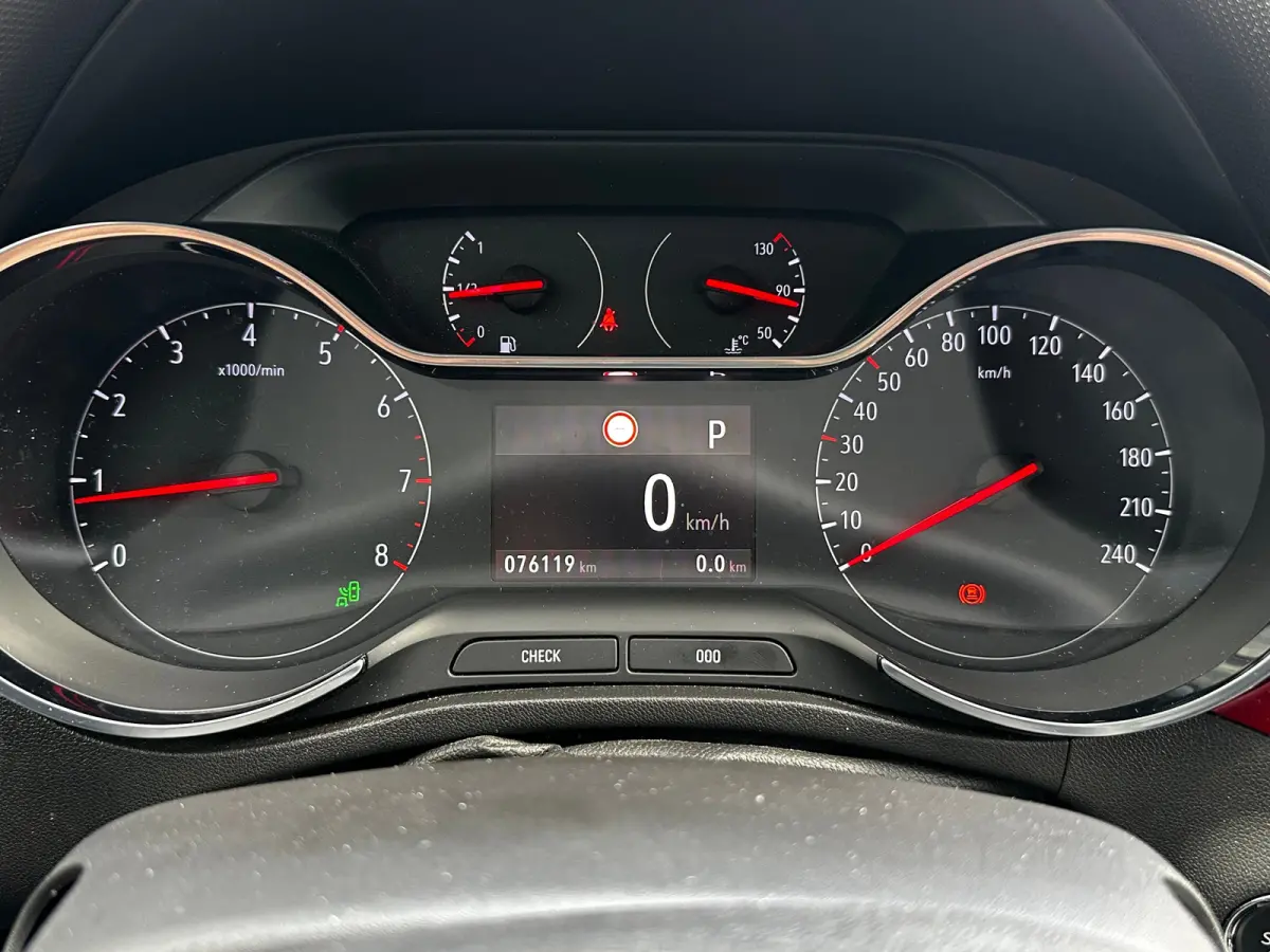 1.2 Turbo 130 PK GS Line AUTOMAAT | TREKHAAK| AGR-COMFORTSTOEL| NAVIGATIE + APPLE CARPLAY/ANDROID AUTO| DODEHOEK DETECTIE| CAMERA + PARKEERSENSOREN| KEYLESS ENTRY/START|