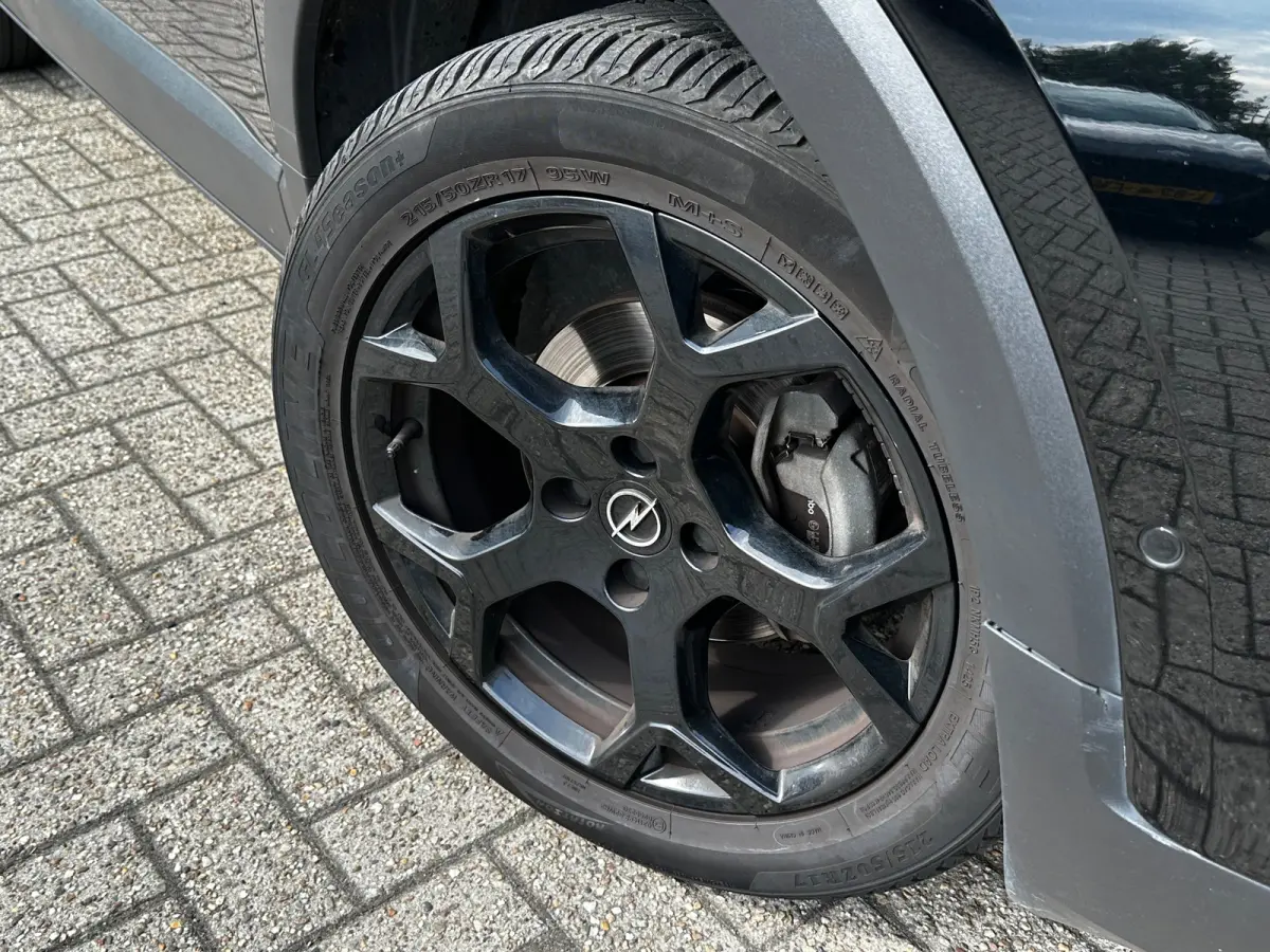 1.2 Turbo 130 PK GS Line AUTOMAAT | TREKHAAK| AGR-COMFORTSTOEL| NAVIGATIE + APPLE CARPLAY/ANDROID AUTO| DODEHOEK DETECTIE| CAMERA + PARKEERSENSOREN| KEYLESS ENTRY/START|