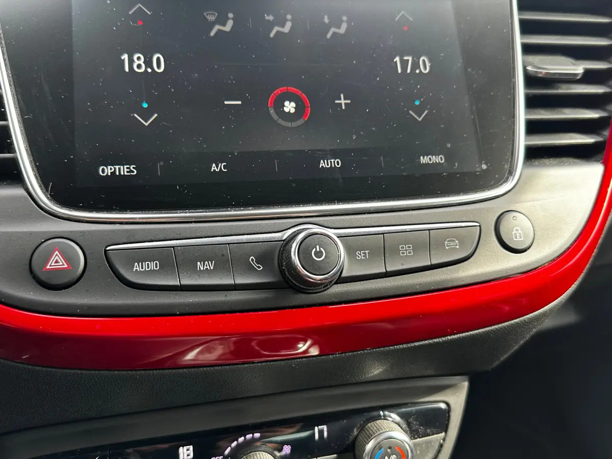 1.2 Turbo 130 PK GS Line AUTOMAAT | TREKHAAK| AGR-COMFORTSTOEL| NAVIGATIE + APPLE CARPLAY/ANDROID AUTO| DODEHOEK DETECTIE| CAMERA + PARKEERSENSOREN| KEYLESS ENTRY/START|