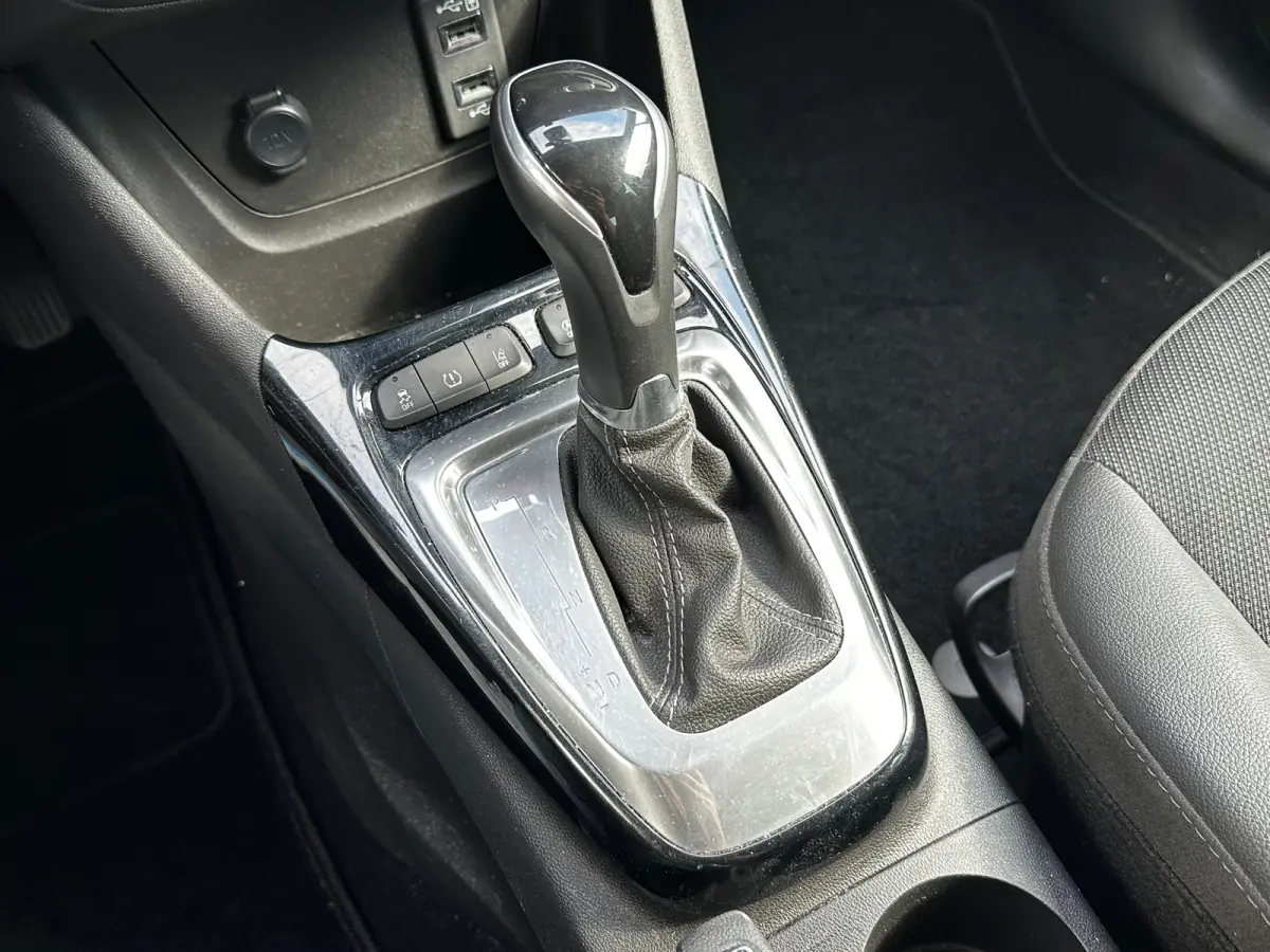 1.2 Turbo 130 PK GS Line AUTOMAAT | TREKHAAK| AGR-COMFORTSTOEL| NAVIGATIE + APPLE CARPLAY/ANDROID AUTO| DODEHOEK DETECTIE| CAMERA + PARKEERSENSOREN| KEYLESS ENTRY/START|
