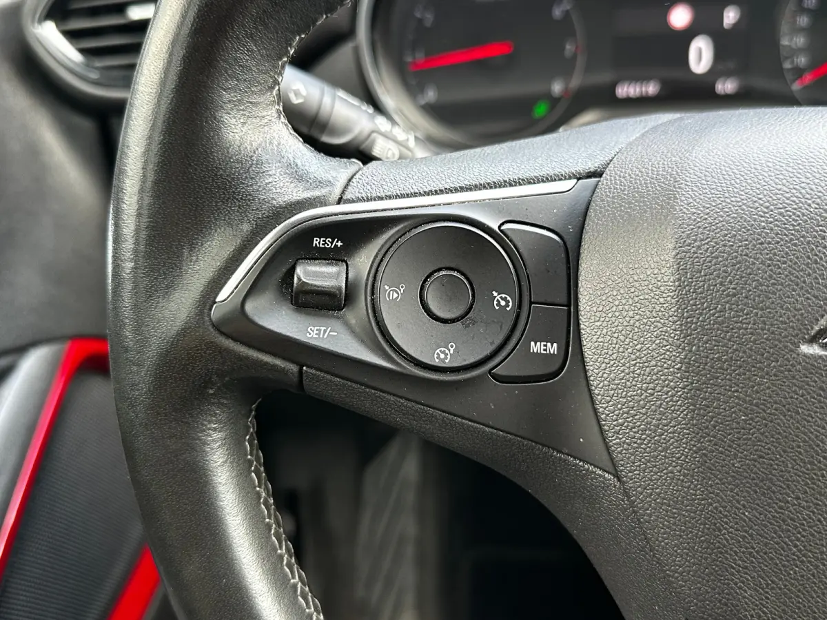 1.2 Turbo 130 PK GS Line AUTOMAAT | TREKHAAK| AGR-COMFORTSTOEL| NAVIGATIE + APPLE CARPLAY/ANDROID AUTO| DODEHOEK DETECTIE| CAMERA + PARKEERSENSOREN| KEYLESS ENTRY/START|