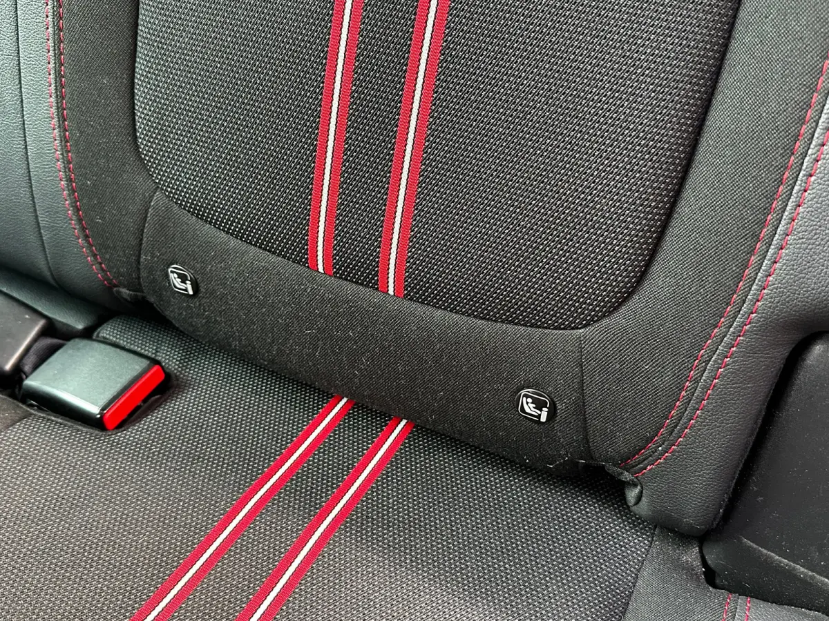 1.2 Turbo 130 PK GS Line AUTOMAAT | TREKHAAK| AGR-COMFORTSTOEL| NAVIGATIE + APPLE CARPLAY/ANDROID AUTO| DODEHOEK DETECTIE| CAMERA + PARKEERSENSOREN| KEYLESS ENTRY/START|