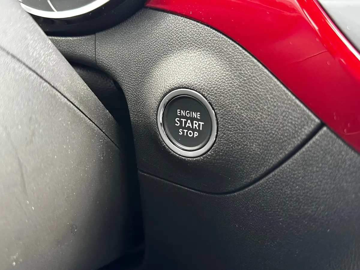 1.2 Turbo 130 PK GS Line AUTOMAAT | TREKHAAK| AGR-COMFORTSTOEL| NAVIGATIE + APPLE CARPLAY/ANDROID AUTO| DODEHOEK DETECTIE| CAMERA + PARKEERSENSOREN| KEYLESS ENTRY/START|