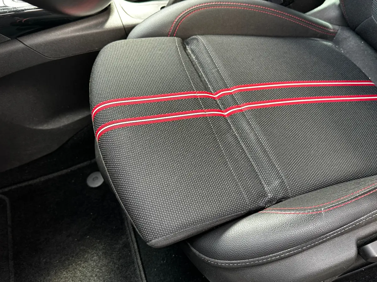 1.2 Turbo 130 PK GS Line AUTOMAAT | TREKHAAK| AGR-COMFORTSTOEL| NAVIGATIE + APPLE CARPLAY/ANDROID AUTO| DODEHOEK DETECTIE| CAMERA + PARKEERSENSOREN| KEYLESS ENTRY/START|