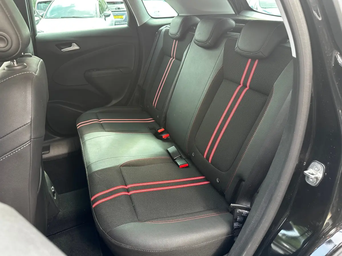 1.2 Turbo 130 PK GS Line AUTOMAAT | TREKHAAK| AGR-COMFORTSTOEL| NAVIGATIE + APPLE CARPLAY/ANDROID AUTO| DODEHOEK DETECTIE| CAMERA + PARKEERSENSOREN| KEYLESS ENTRY/START|