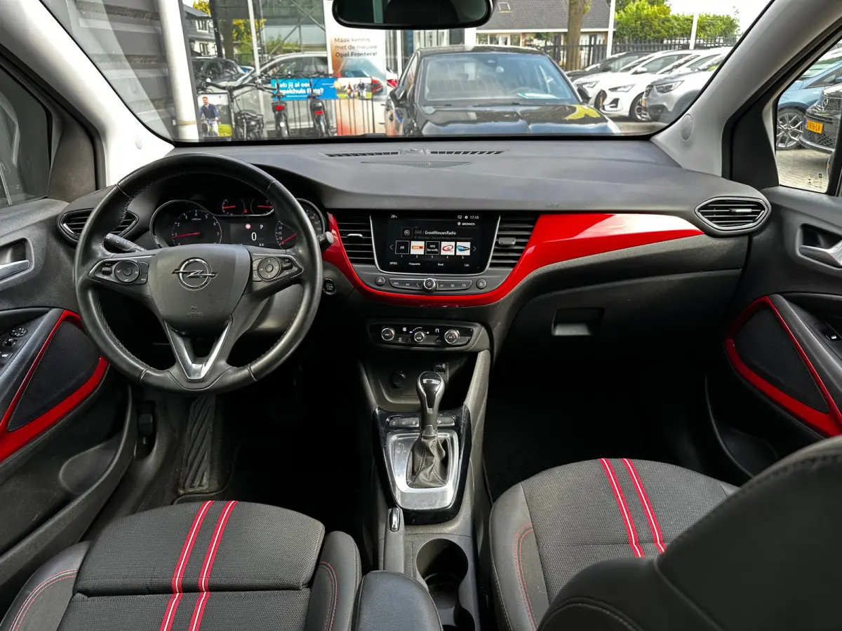 1.2 Turbo 130 PK GS Line AUTOMAAT | TREKHAAK| AGR-COMFORTSTOEL| NAVIGATIE + APPLE CARPLAY/ANDROID AUTO| DODEHOEK DETECTIE| CAMERA + PARKEERSENSOREN| KEYLESS ENTRY/START|