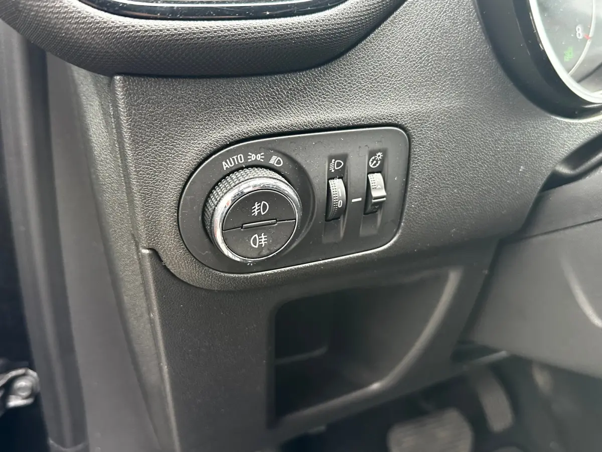 1.2 Turbo 130 PK GS Line AUTOMAAT | TREKHAAK| AGR-COMFORTSTOEL| NAVIGATIE + APPLE CARPLAY/ANDROID AUTO| DODEHOEK DETECTIE| CAMERA + PARKEERSENSOREN| KEYLESS ENTRY/START|