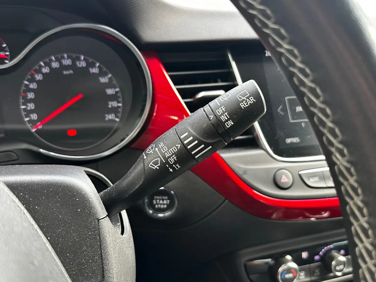1.2 Turbo 130 PK GS Line AUTOMAAT | TREKHAAK| AGR-COMFORTSTOEL| NAVIGATIE + APPLE CARPLAY/ANDROID AUTO| DODEHOEK DETECTIE| CAMERA + PARKEERSENSOREN| KEYLESS ENTRY/START|