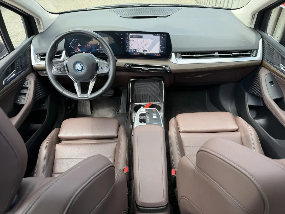 225e xDrive Luxury Line 17"/Leder + memory/Panoramadak/Camera/Apple Carplay & Android Auto