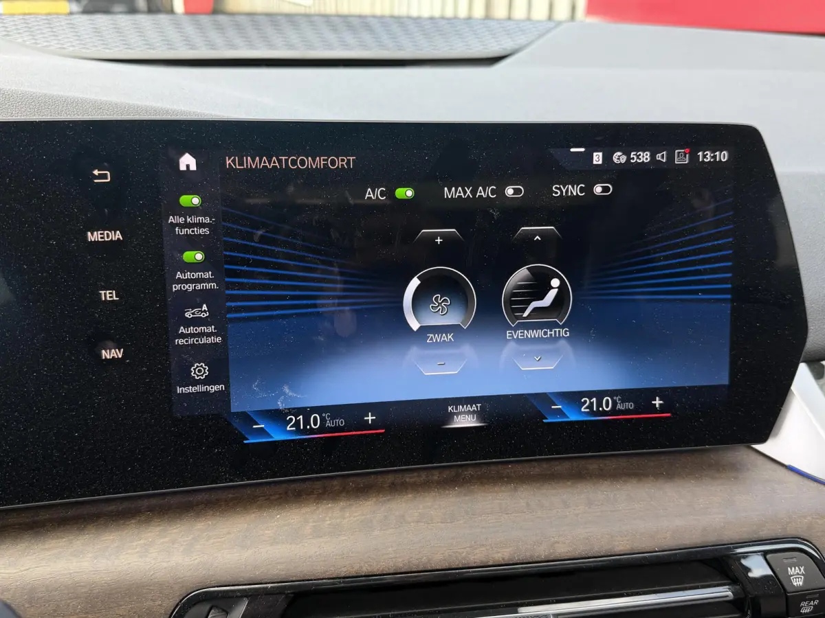 225e xDrive Luxury Line 17"/Leder + memory/Panoramadak/Camera/Apple Carplay & Android Auto