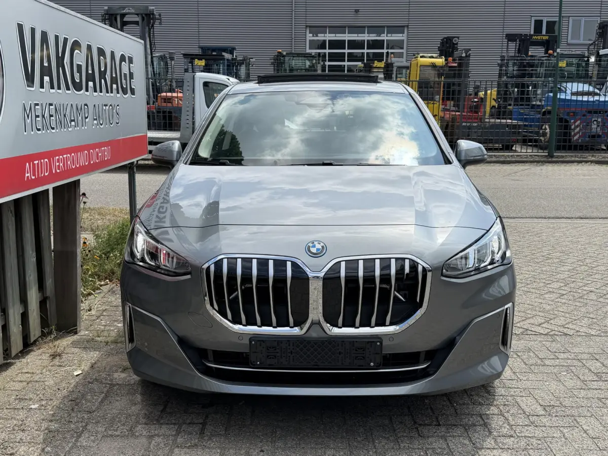 225e xDrive Luxury Line 17"/Leder + memory/Panoramadak/Camera/Apple Carplay & Android Auto