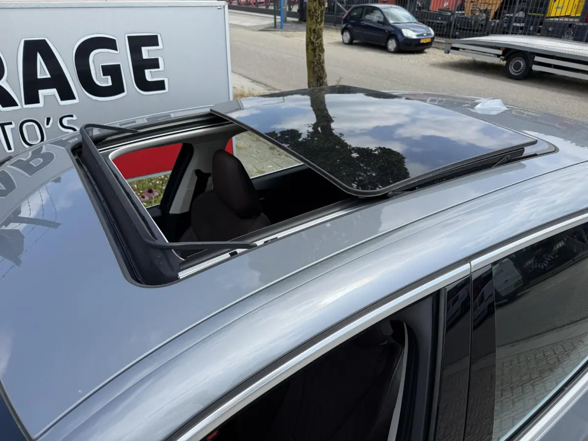 225e xDrive Luxury Line 17"/Leder + memory/Panoramadak/Camera/Apple Carplay & Android Auto