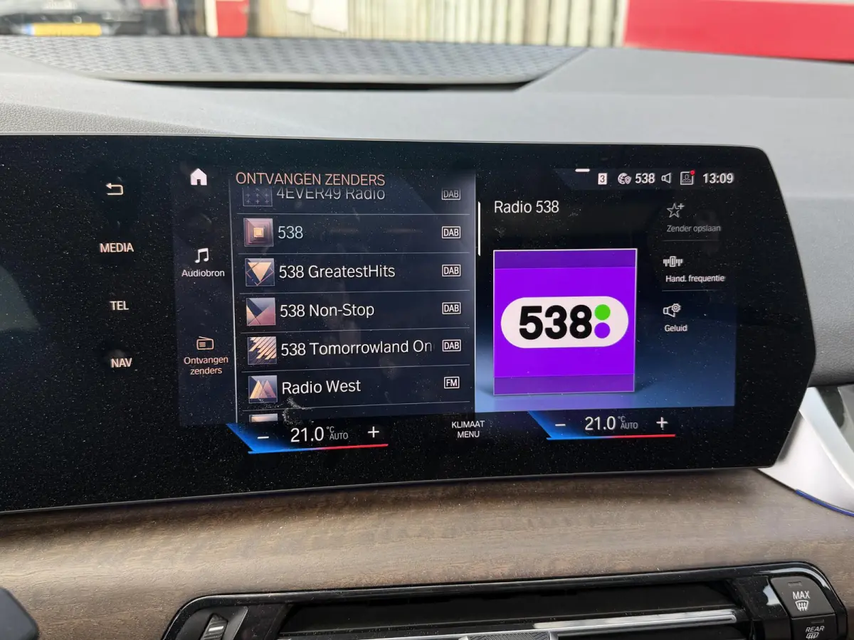 225e xDrive Luxury Line 17"/Leder + memory/Panoramadak/Camera/Apple Carplay & Android Auto