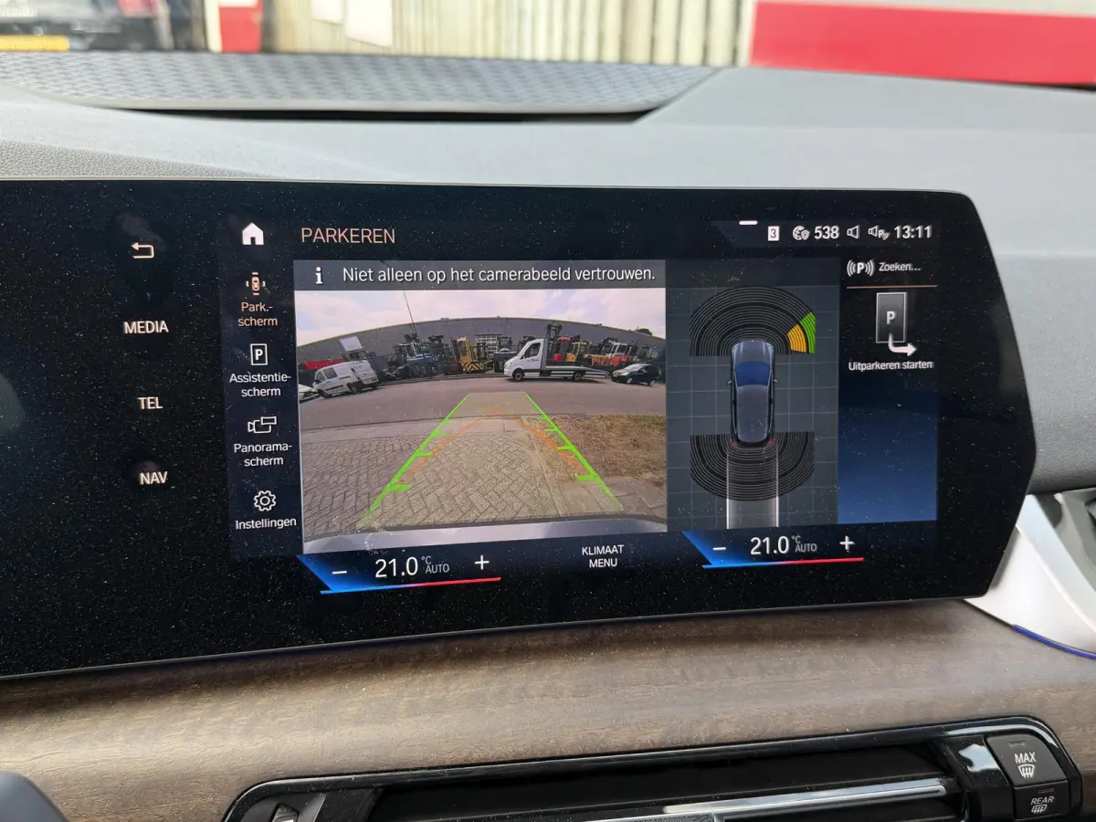 225e xDrive Luxury Line 17"/Leder + memory/Panoramadak/Camera/Apple Carplay & Android Auto